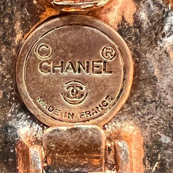 CHANEL
Goldtone Chanel CC Logo Stamp Clip-On Earrings - Picture 4 of 4